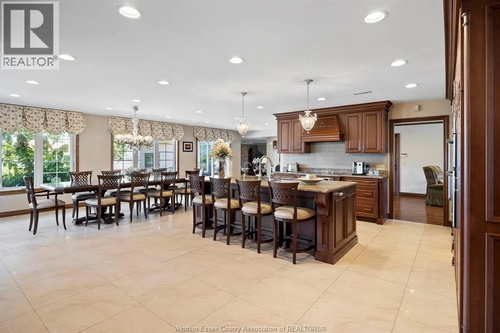 353 Seacliff Drive West