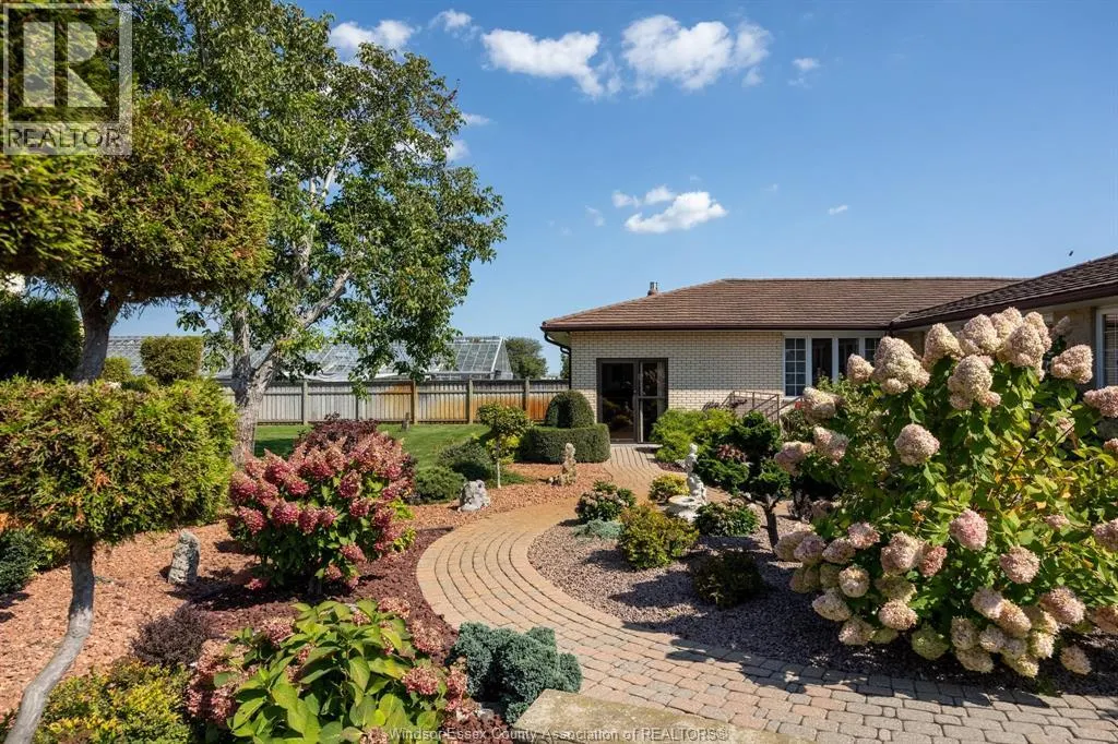353 Seacliff Drive West