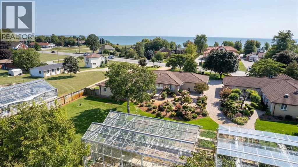 353 Seacliff Drive West