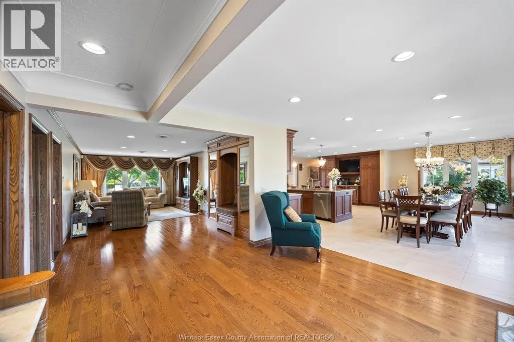 353 Seacliff Drive West