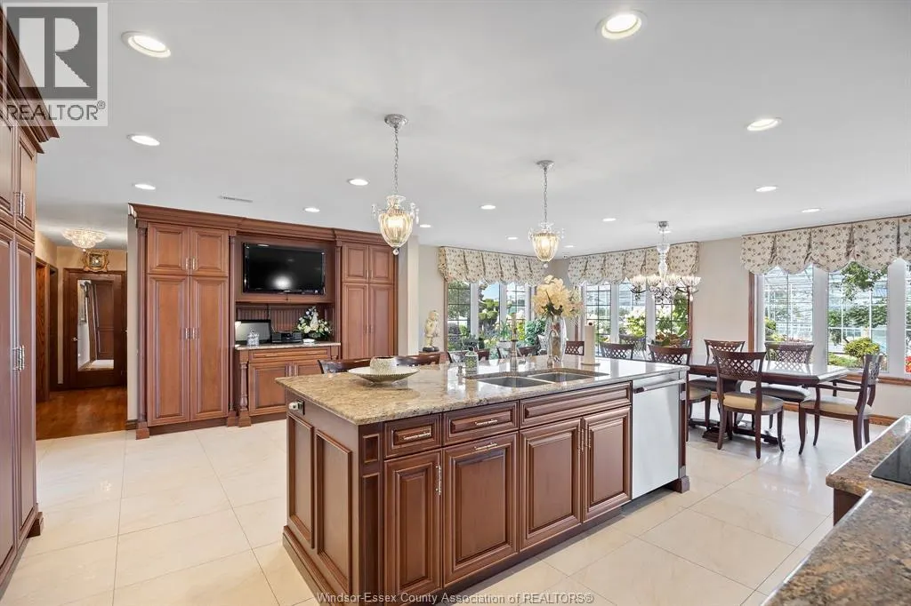 353 Seacliff Drive West
