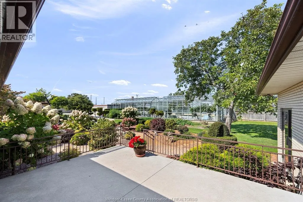 353 Seacliff Drive West
