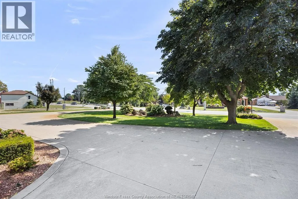 353 Seacliff Drive West
