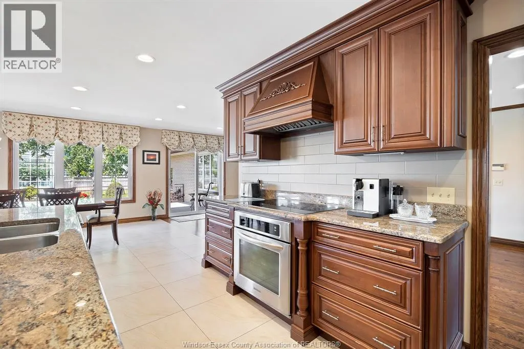 353 Seacliff Drive West