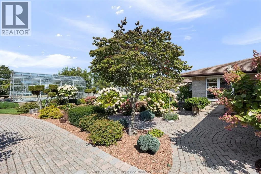 353 Seacliff Drive West