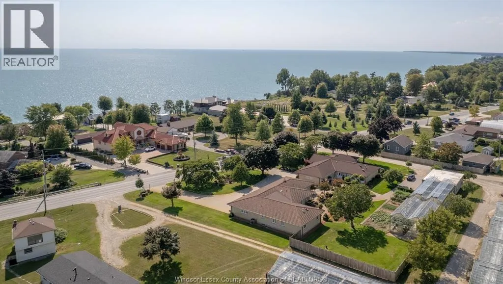 353 Seacliff Drive West