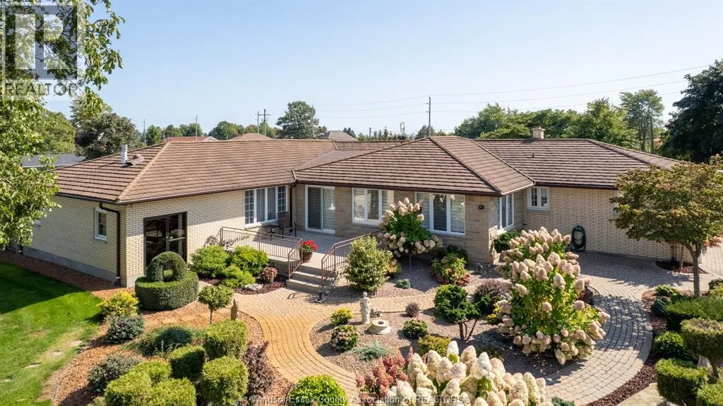 353 Seacliff Drive West