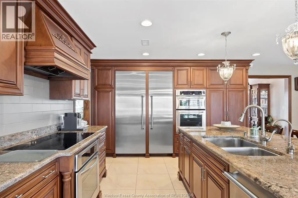 353 Seacliff Drive West