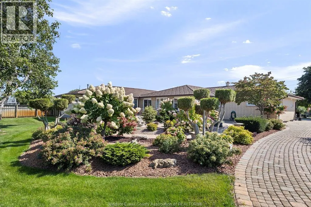 353 Seacliff Drive West