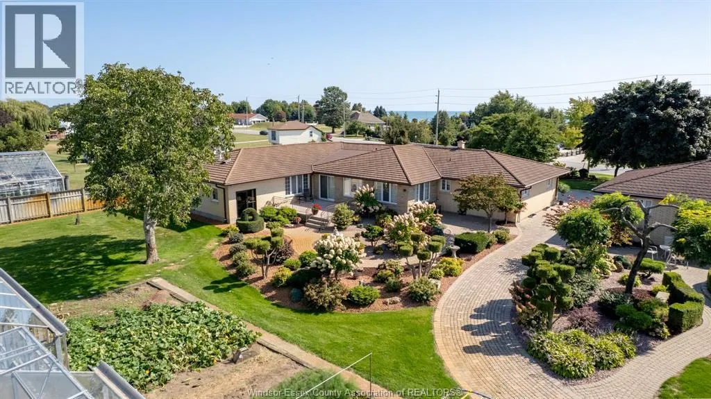 353 Seacliff Drive West