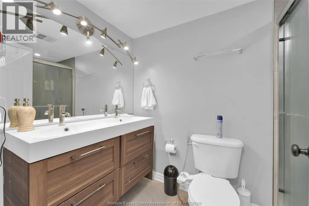 75 RIVERSIDE DRIVE East Unit# 702