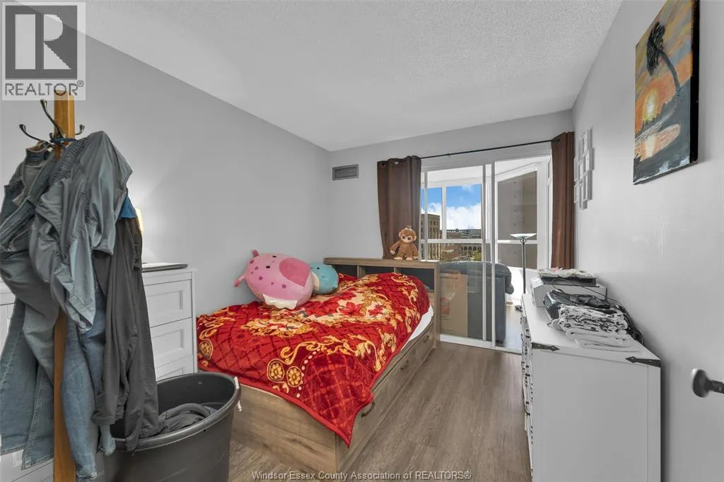 75 RIVERSIDE DRIVE East Unit# 702