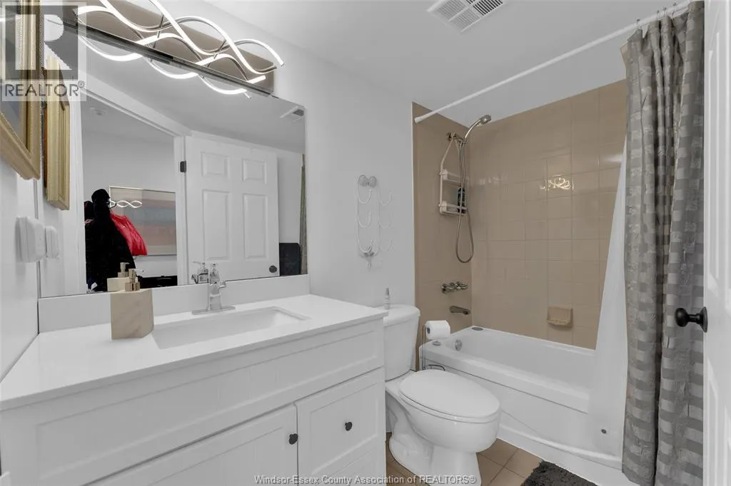 75 RIVERSIDE DRIVE East Unit# 702