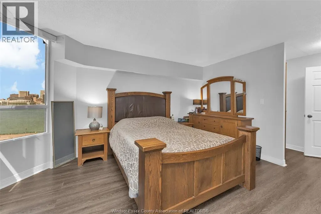 75 RIVERSIDE DRIVE East Unit# 702