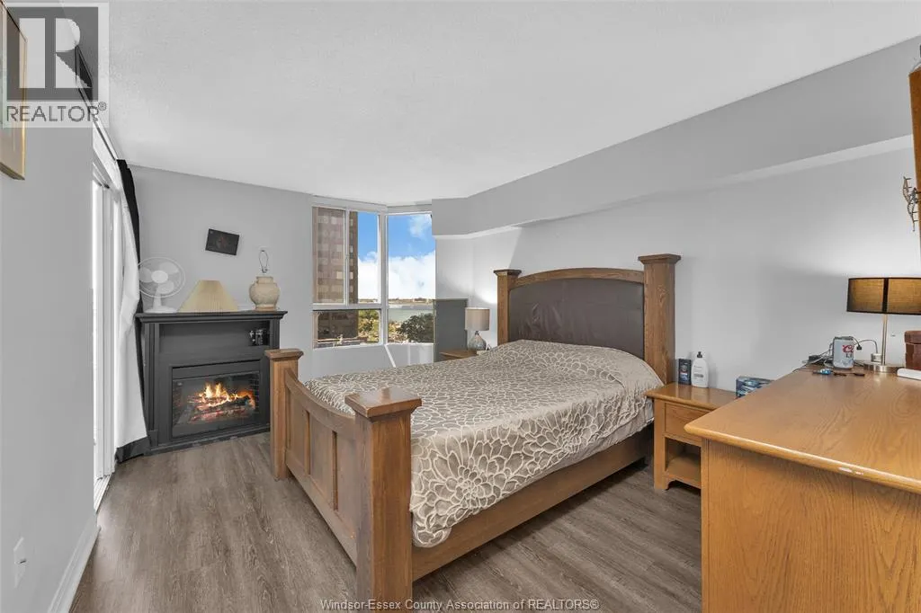 75 RIVERSIDE DRIVE East Unit# 702