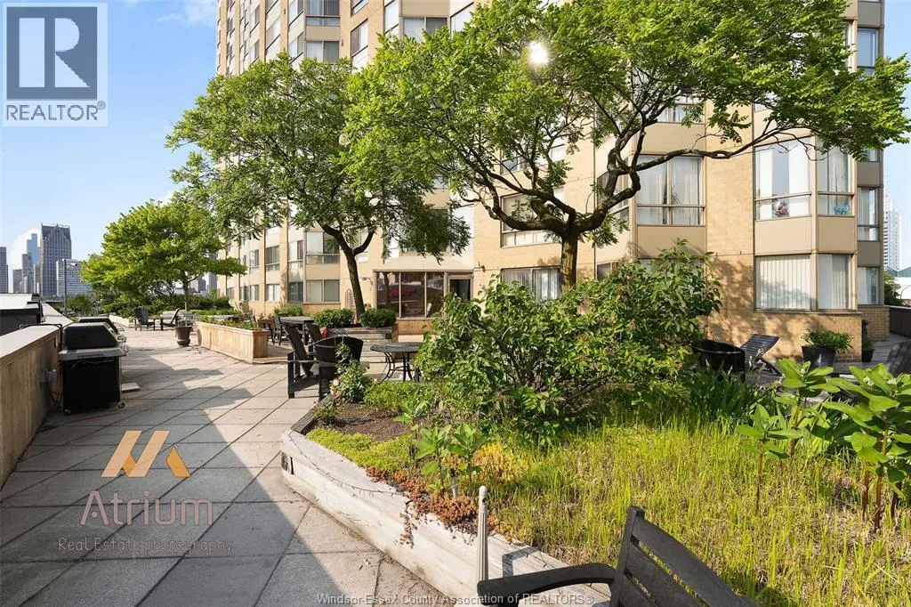 75 RIVERSIDE DRIVE East Unit# 702