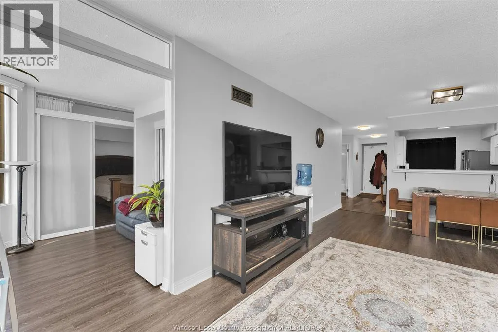 75 RIVERSIDE DRIVE East Unit# 702