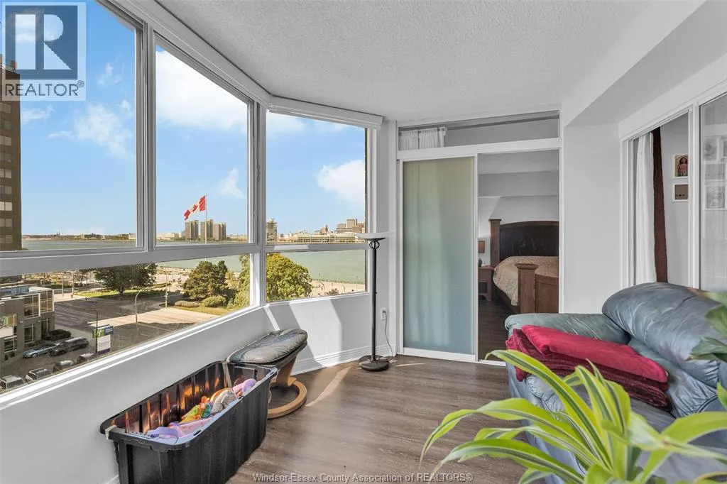 75 RIVERSIDE DRIVE East Unit# 702