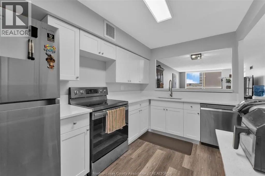 75 RIVERSIDE DRIVE East Unit# 702