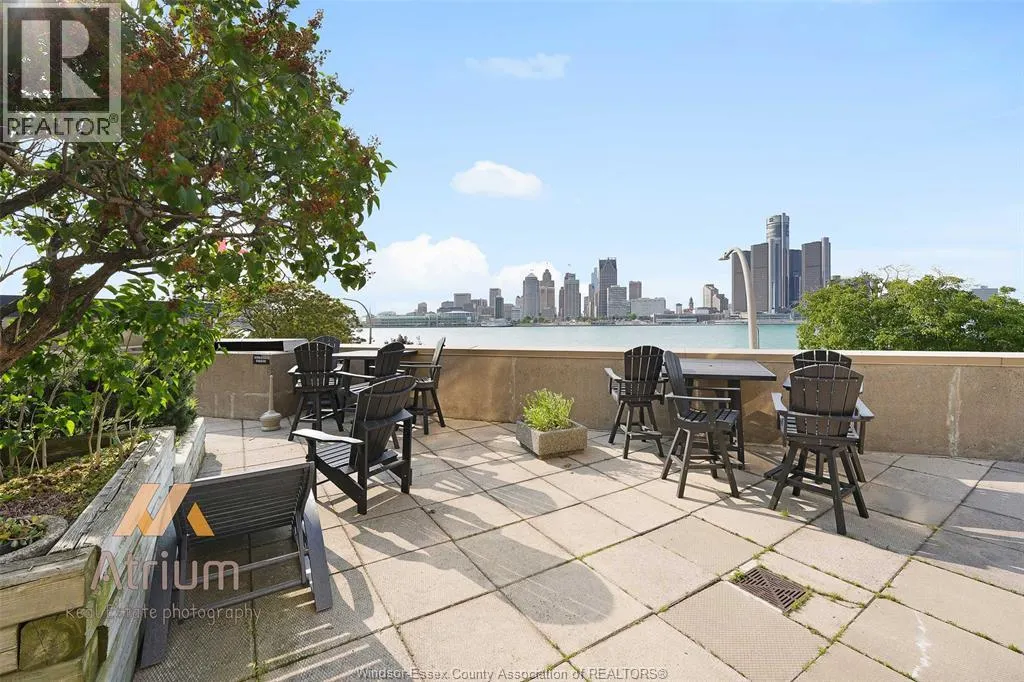 75 RIVERSIDE DRIVE East Unit# 702