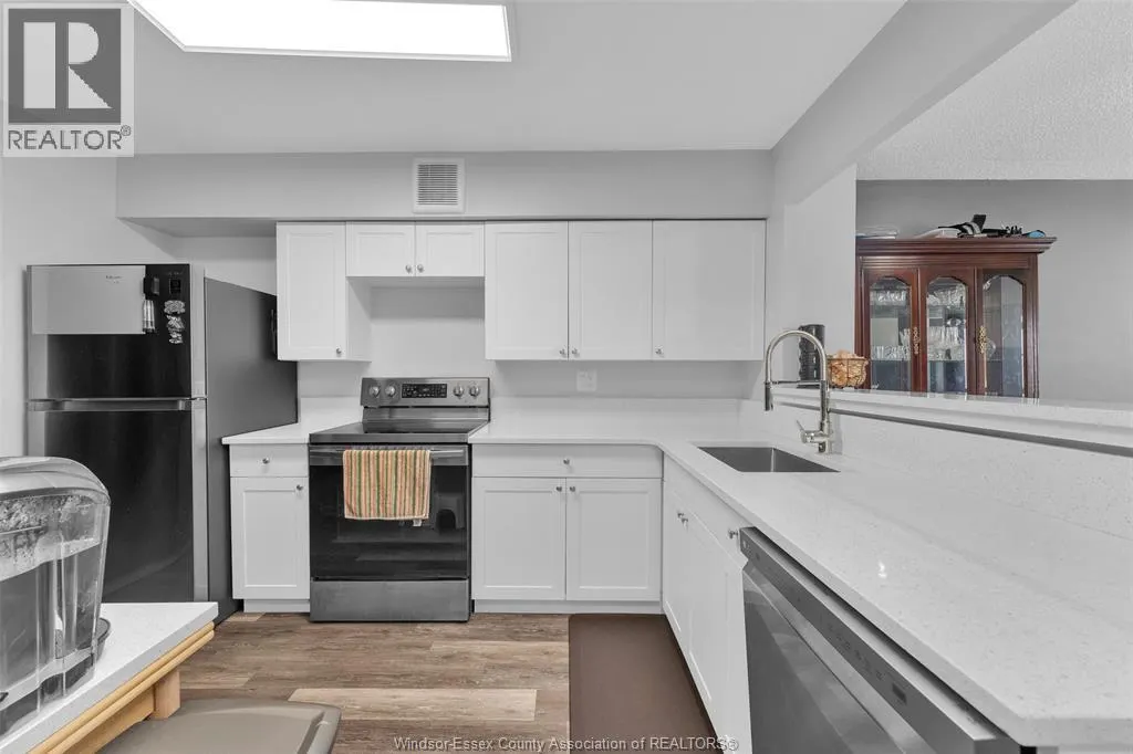 75 RIVERSIDE DRIVE East Unit# 702