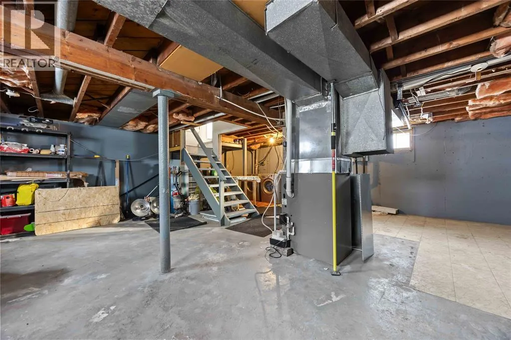 898 WOODLAND AVENUE