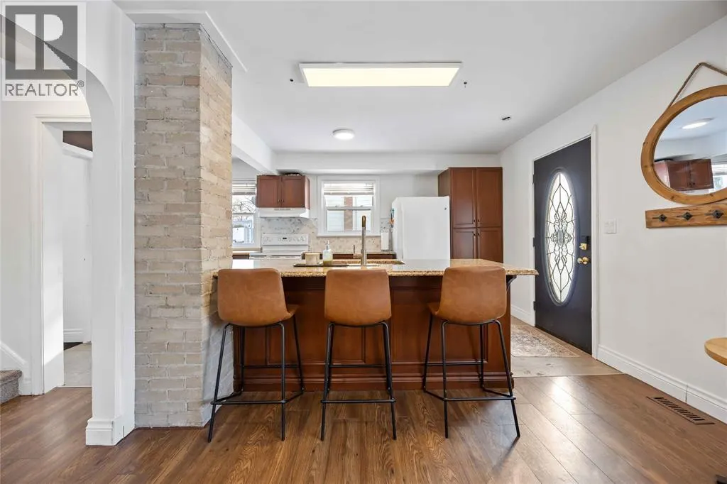 898 WOODLAND AVENUE