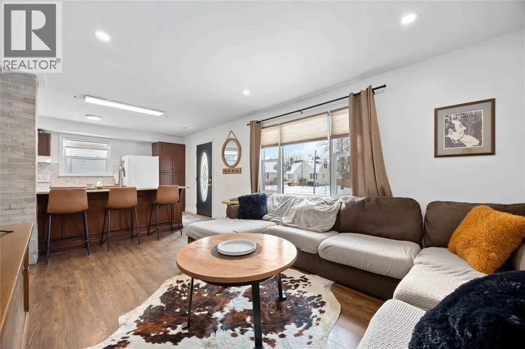 898 WOODLAND AVENUE