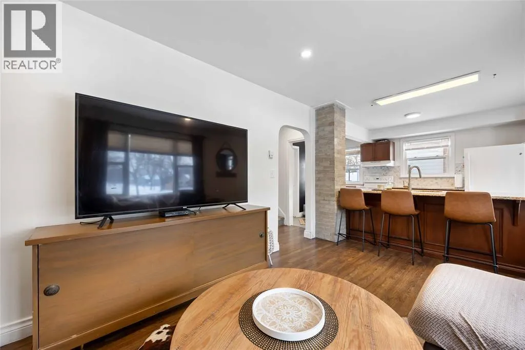 898 WOODLAND AVENUE
