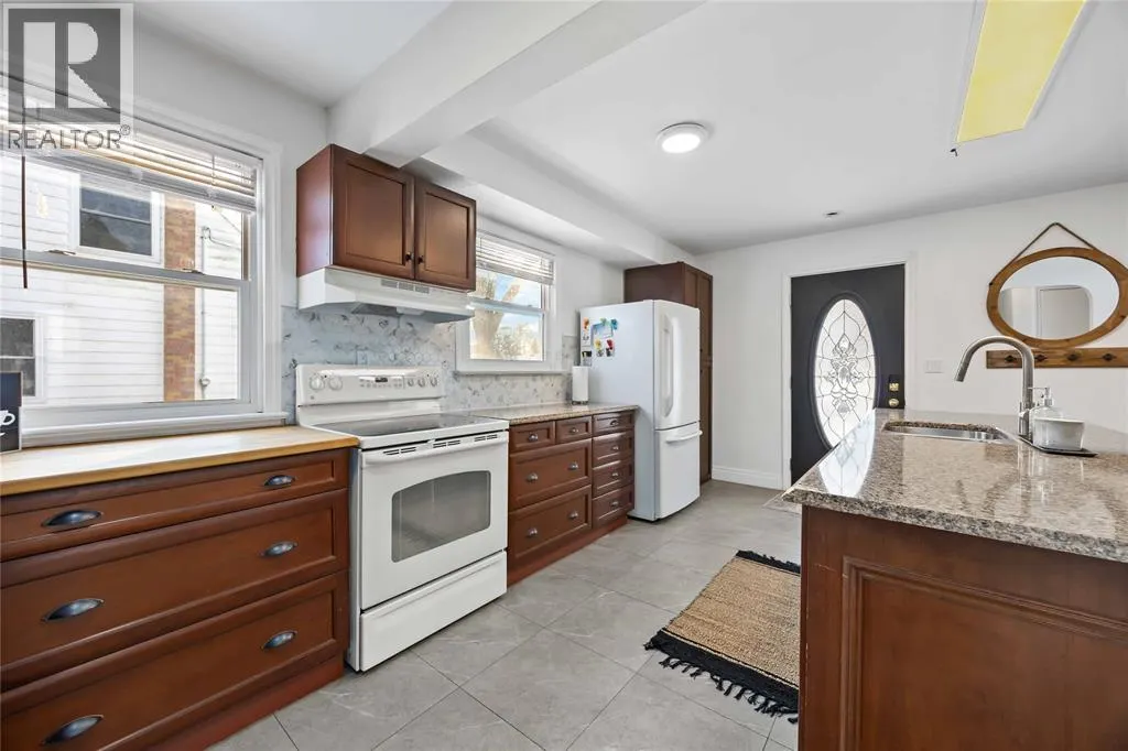 898 WOODLAND AVENUE