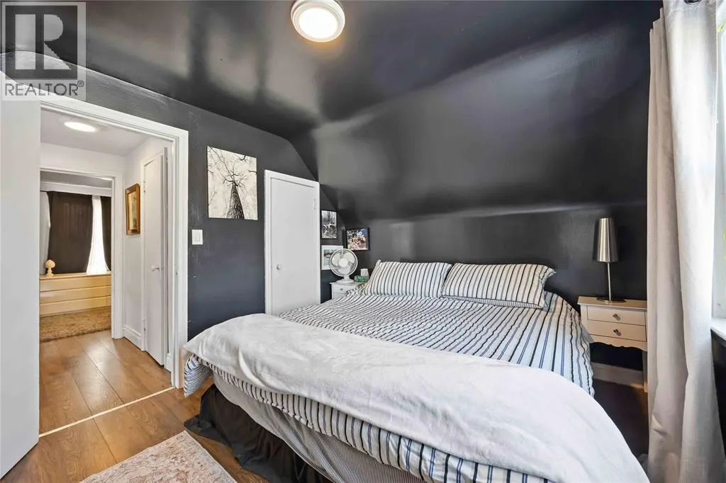 898 WOODLAND AVENUE