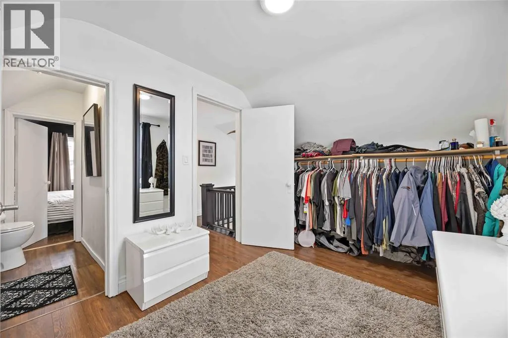 898 WOODLAND AVENUE