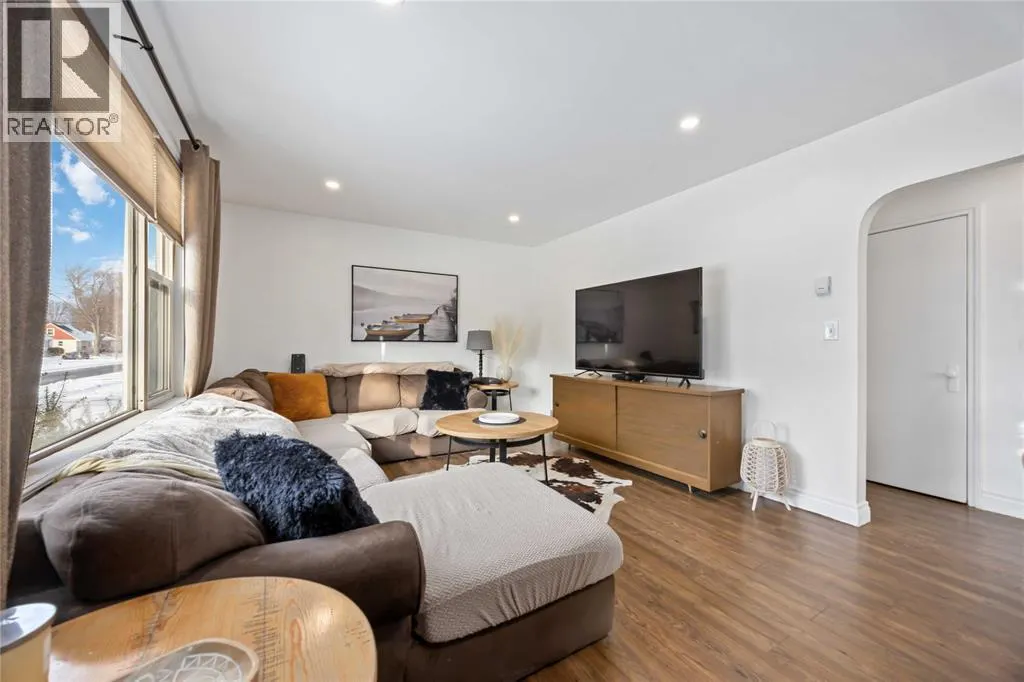 898 WOODLAND AVENUE