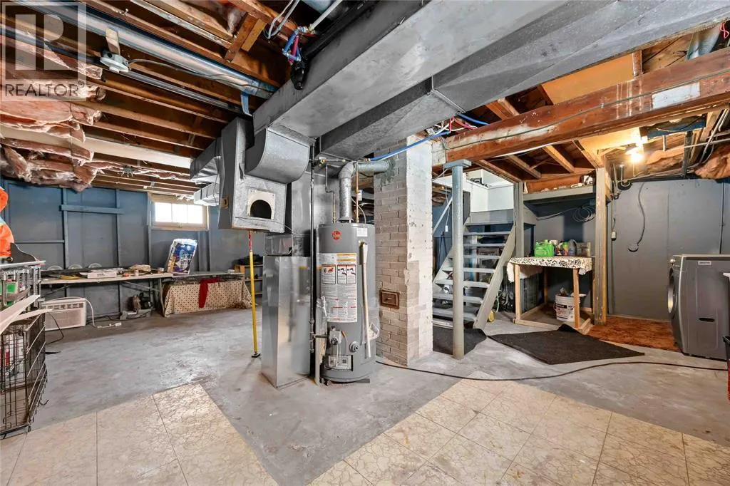 898 WOODLAND AVENUE