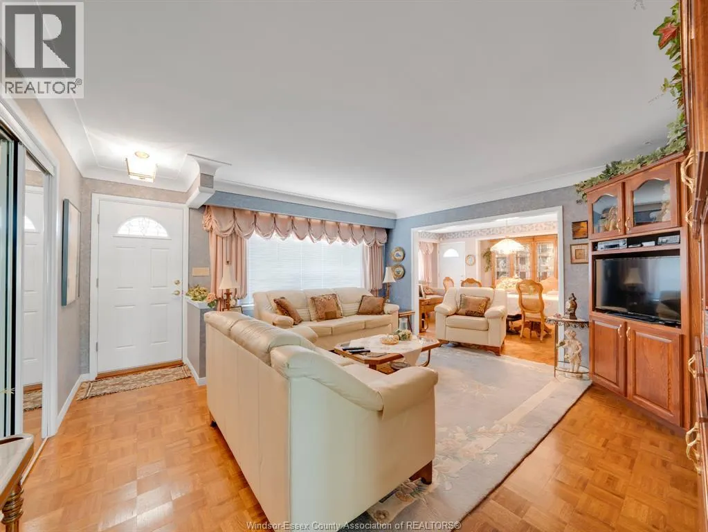9502-20 TECUMSEH ROAD East