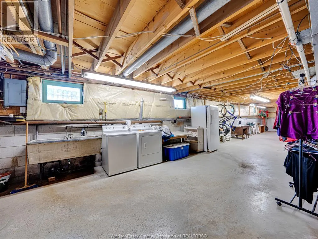 9502-20 TECUMSEH ROAD East