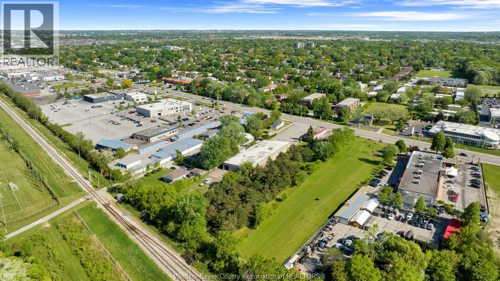 9502-20 TECUMSEH ROAD East