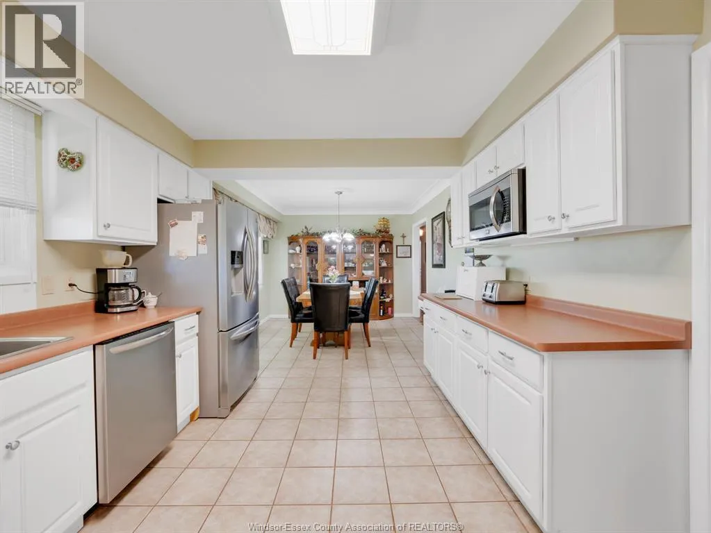 9502-20 TECUMSEH ROAD East