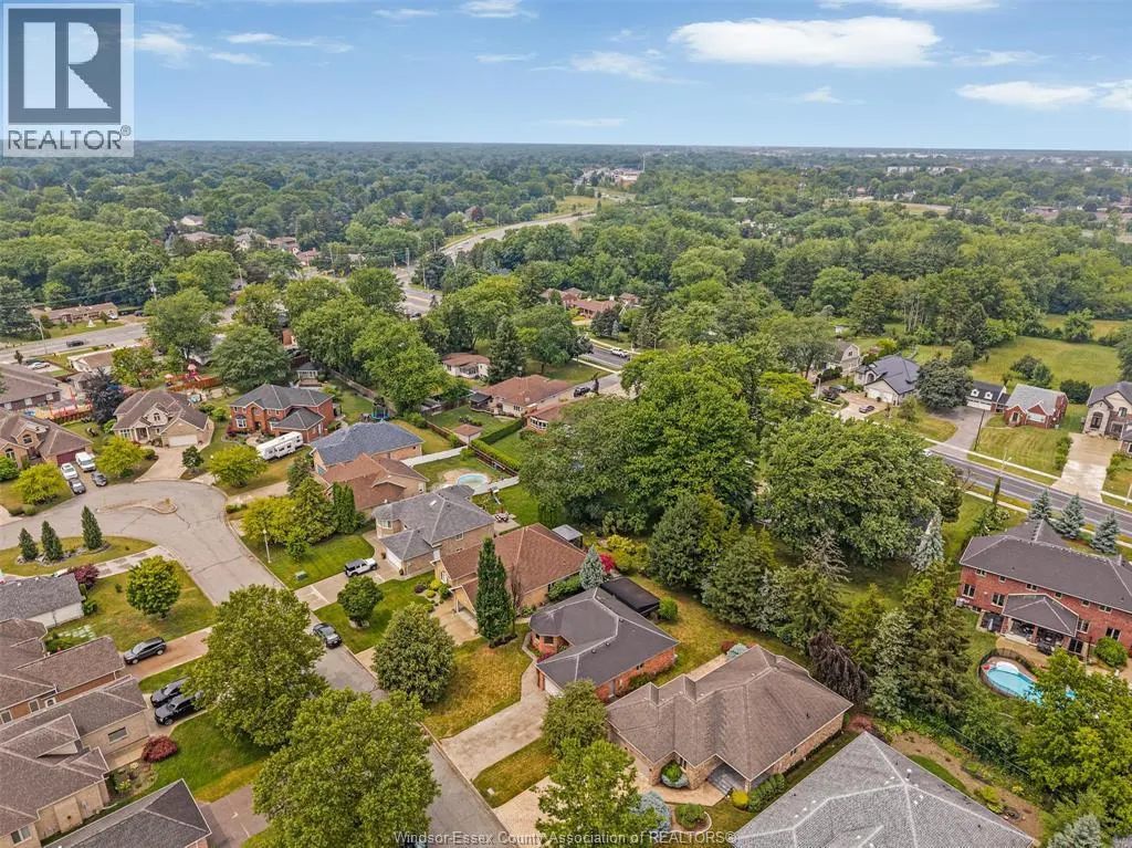 520 LISA CRESCENT