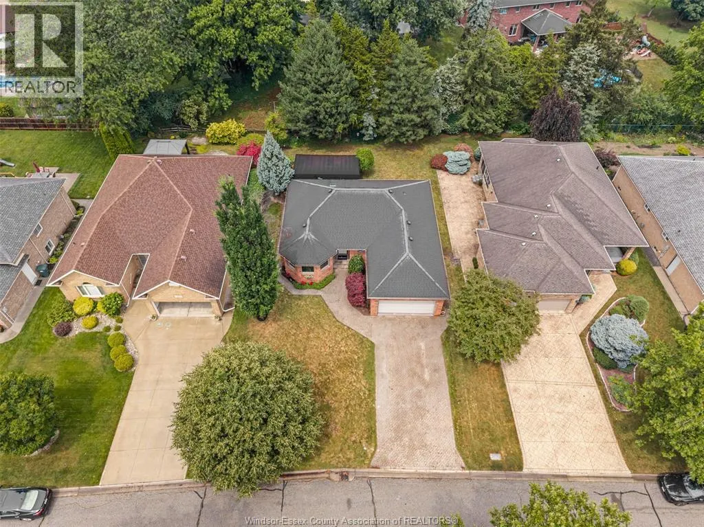 520 LISA CRESCENT