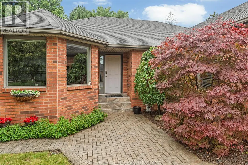 520 LISA CRESCENT