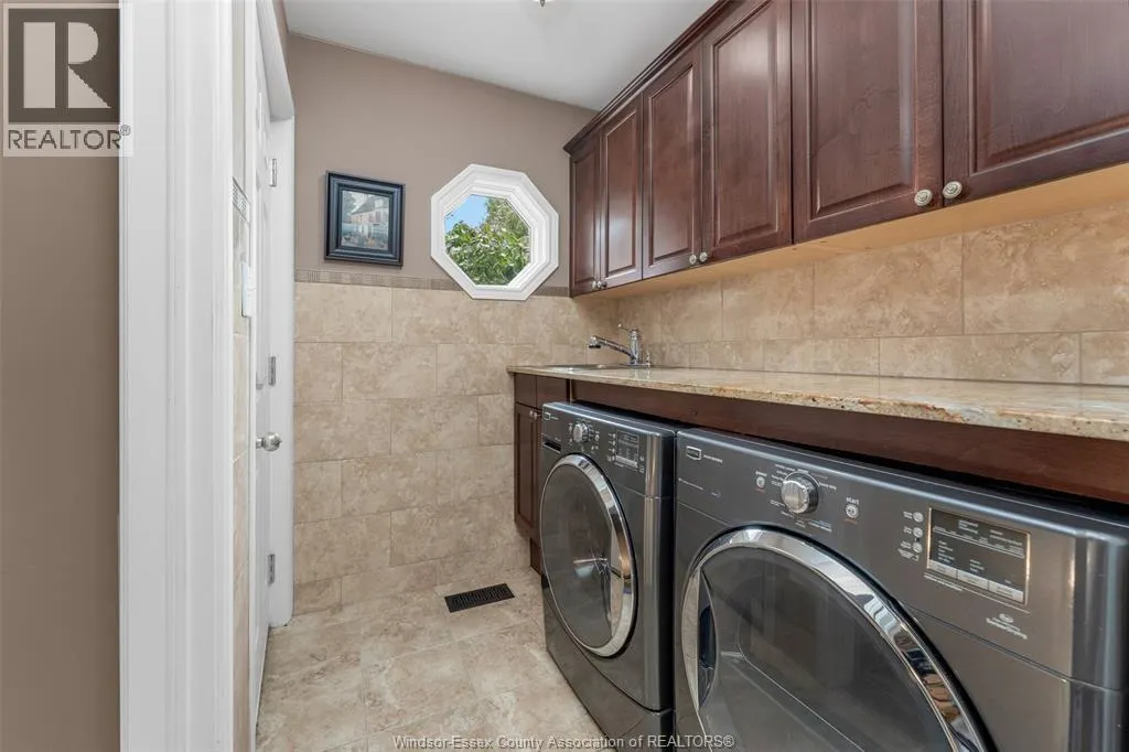 520 LISA CRESCENT