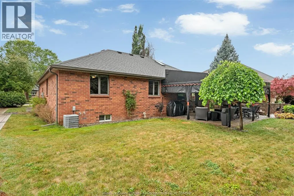 520 LISA CRESCENT