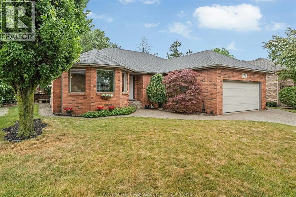 520 LISA CRESCENT