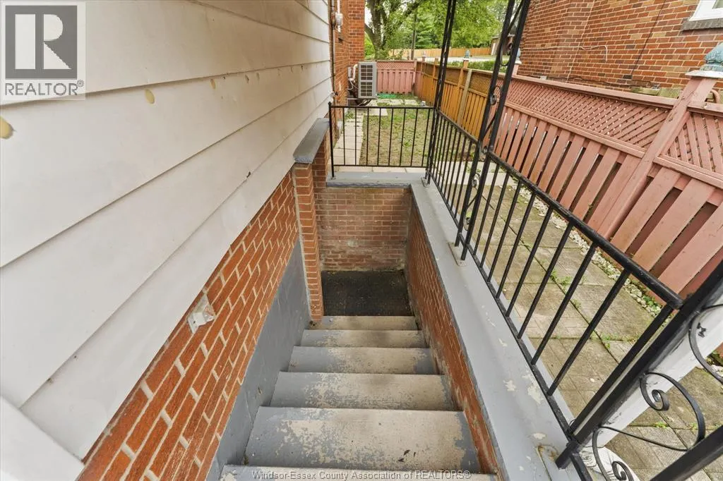 5188 WYANDOTTE