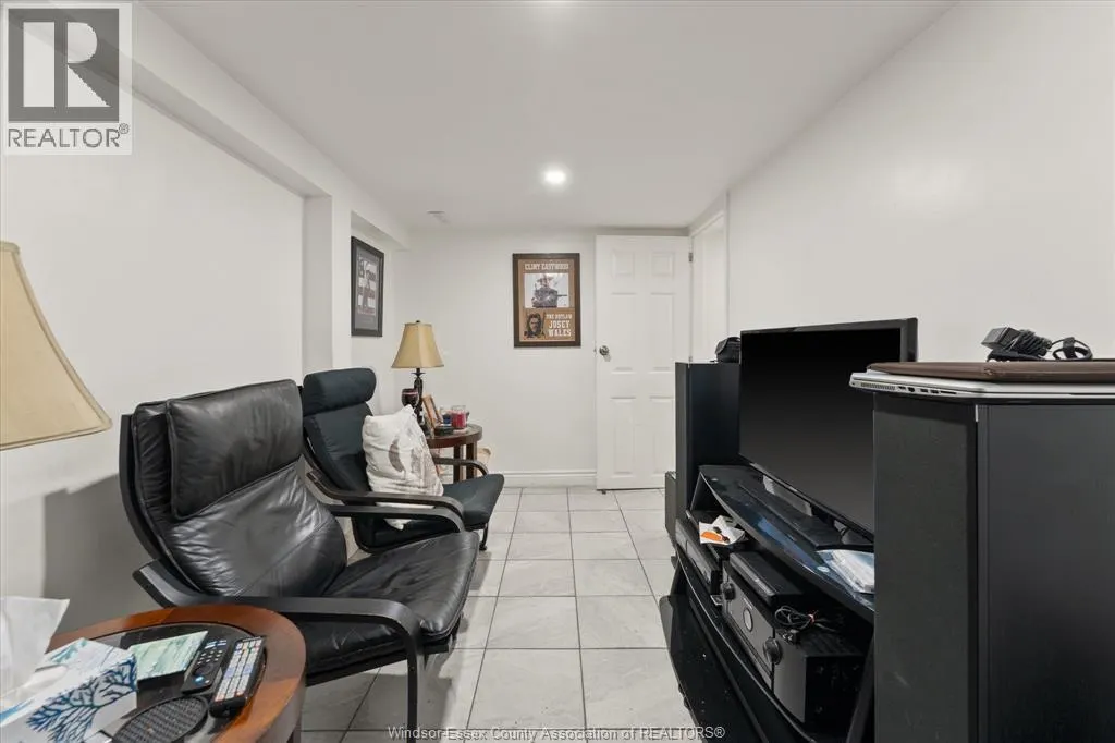 5188 WYANDOTTE