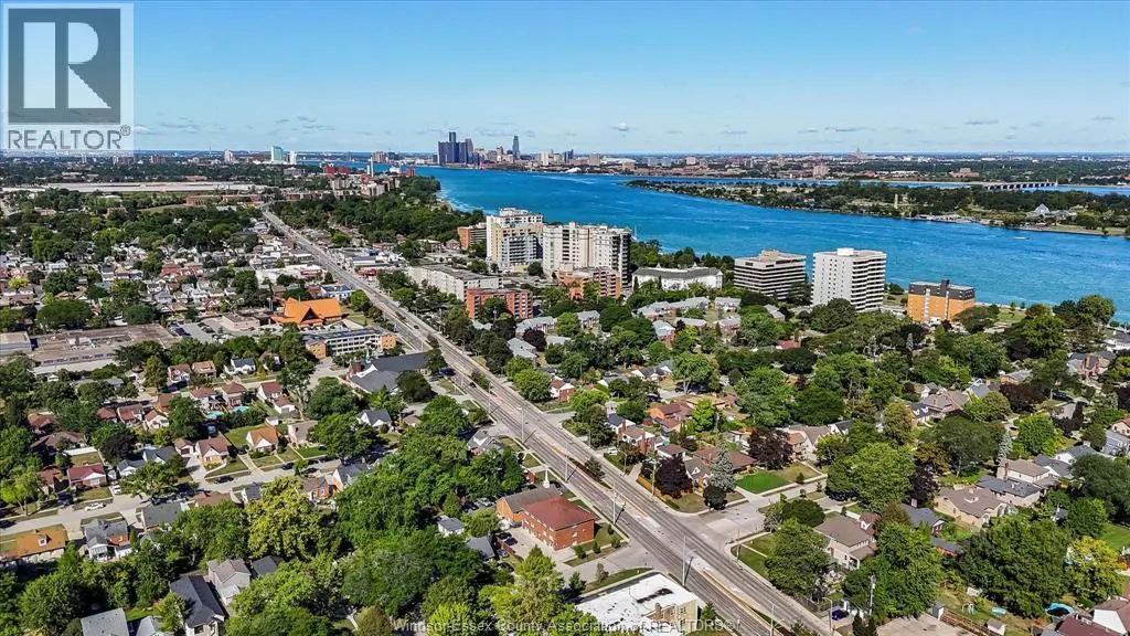 5188 WYANDOTTE
