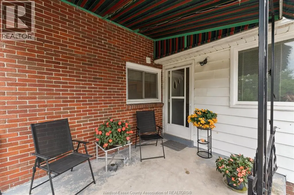5188 WYANDOTTE