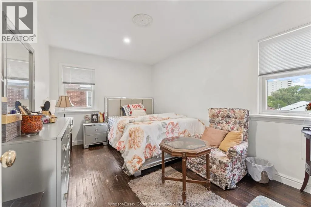 5188 WYANDOTTE