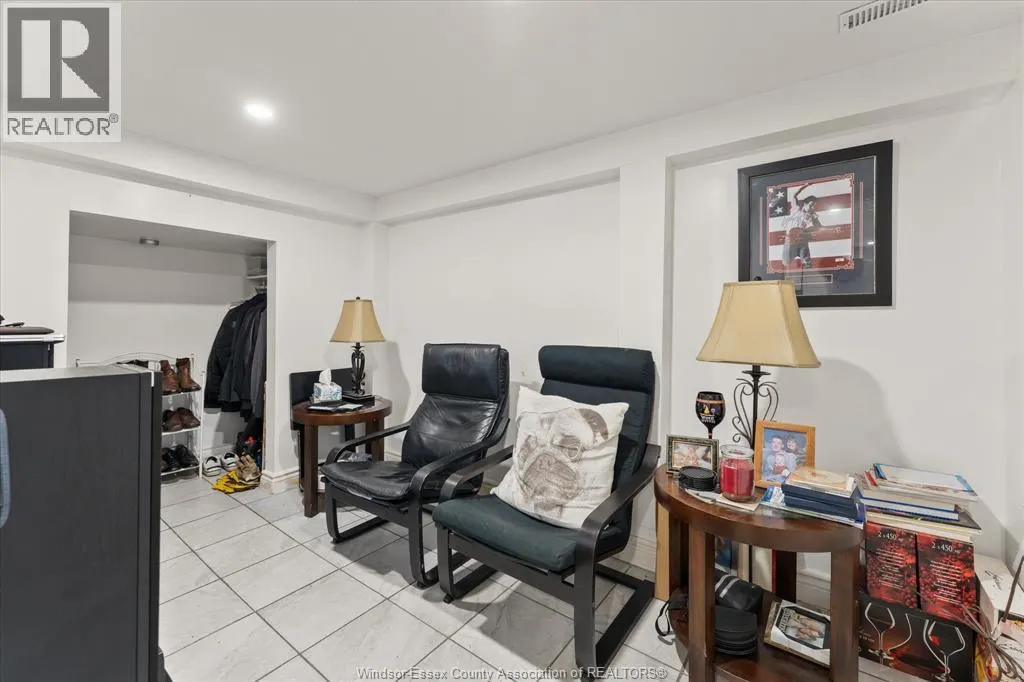 5188 WYANDOTTE